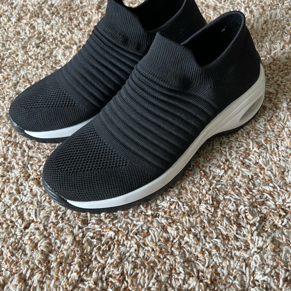 Perfect Walking Slip On Tennis Shoe - Picture 4 of 7